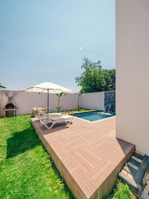 listing card gallery