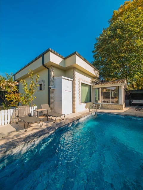 listing card gallery