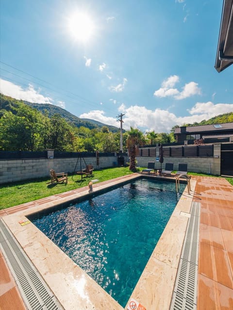 listing card gallery