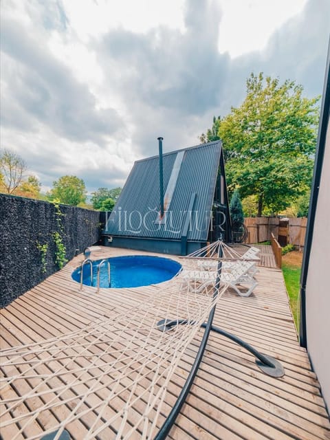 listing card gallery