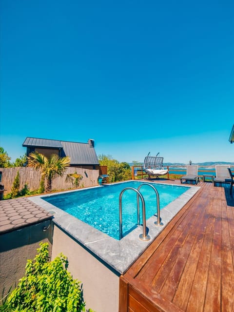 listing card gallery