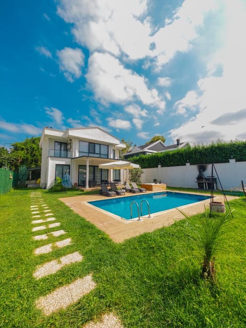 listing card gallery