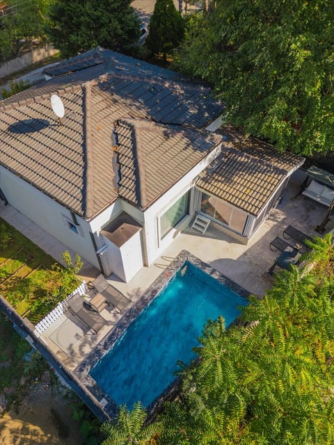 listing card gallery