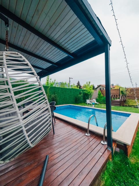 listing card gallery