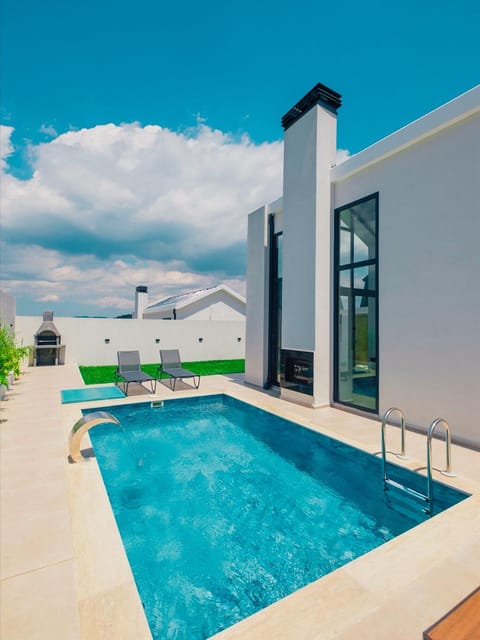 listing card gallery