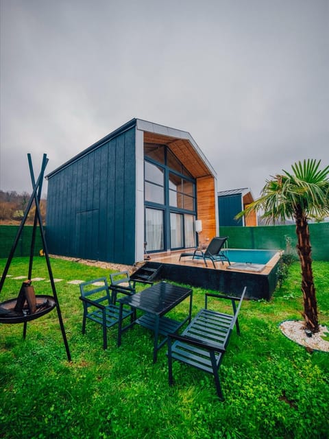 listing card gallery