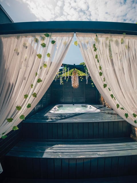 listing card gallery