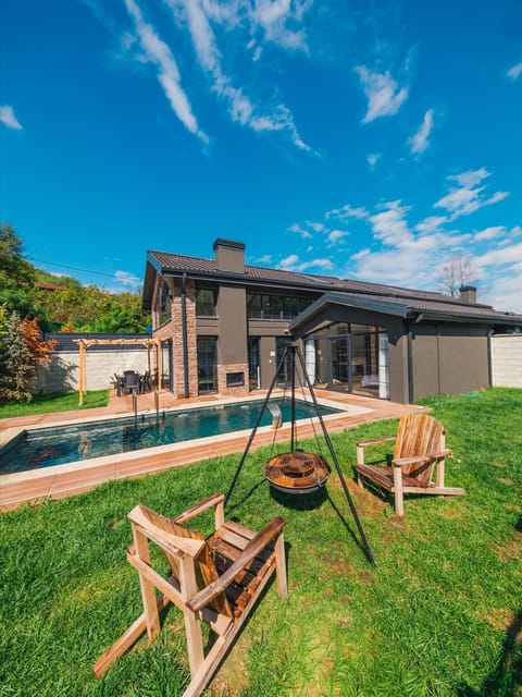 listing card gallery