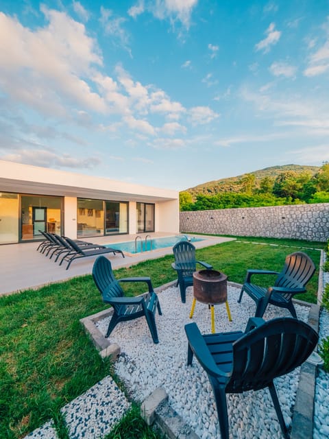 listing card gallery