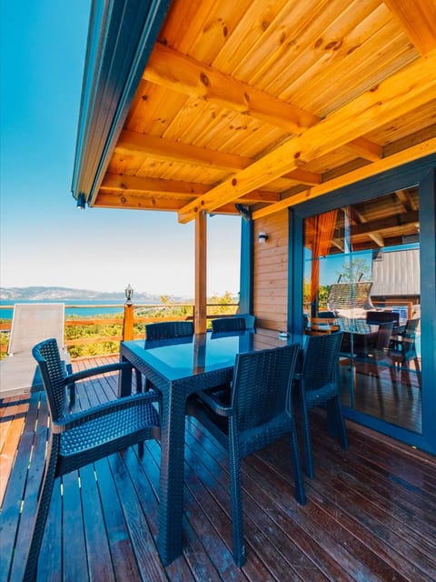 listing card gallery