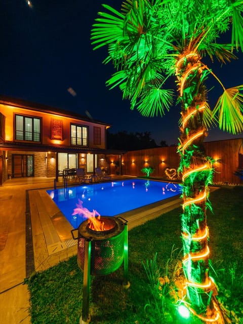 listing card gallery