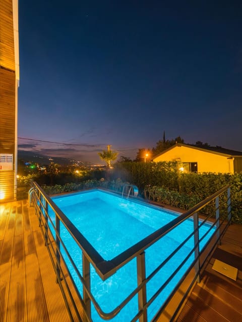 listing card gallery