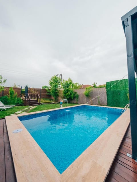 listing card gallery