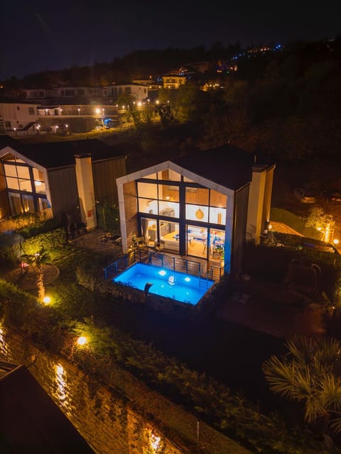 listing card gallery