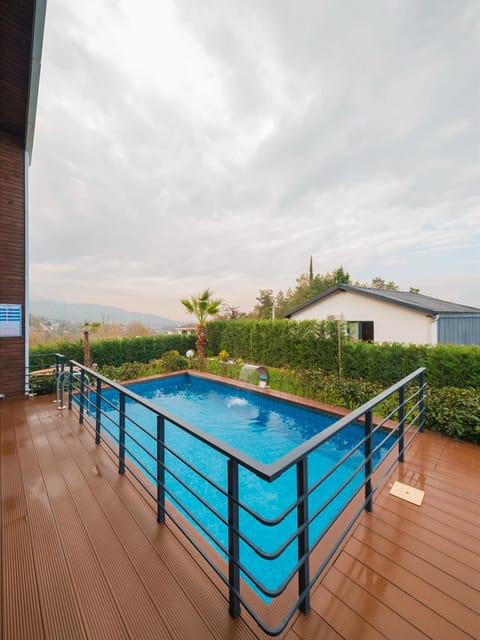 listing card gallery