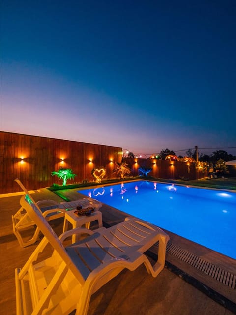 listing card gallery