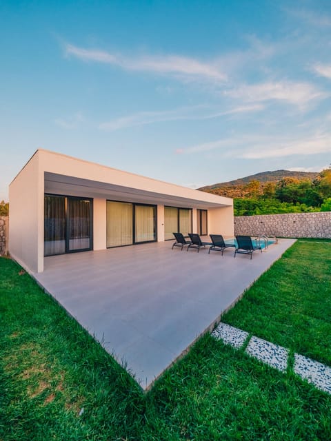 listing card gallery