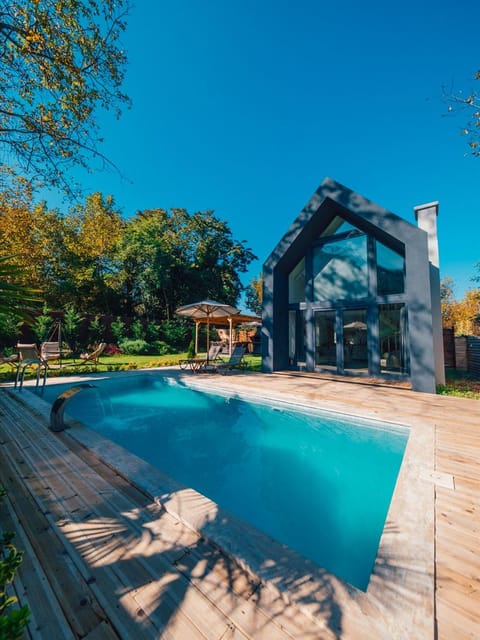 listing card gallery