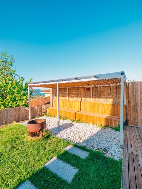 listing card gallery