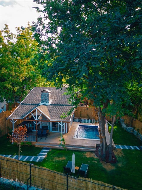 listing card gallery