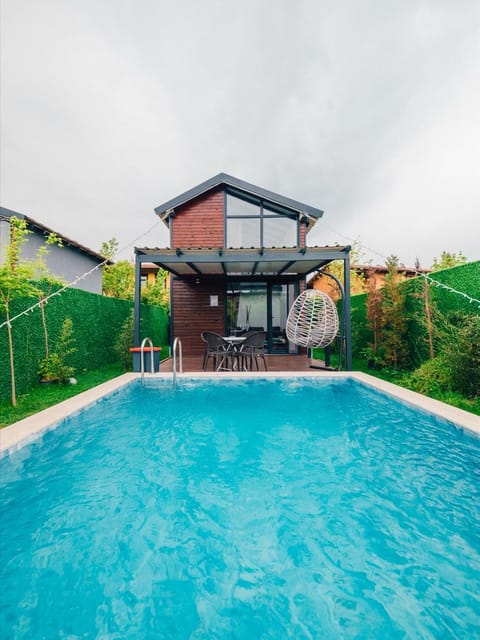 listing card gallery