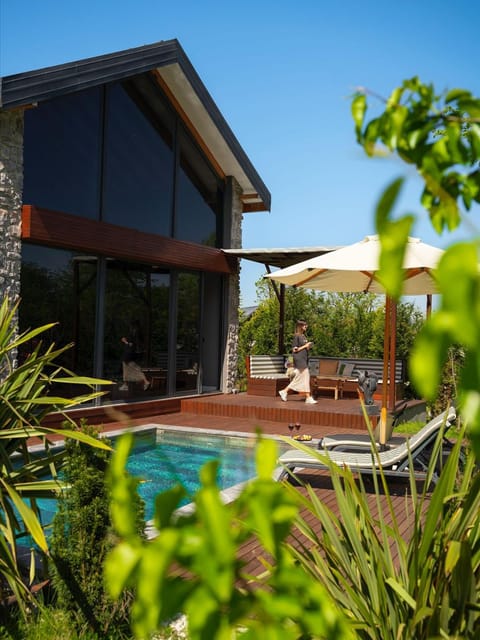 listing card gallery