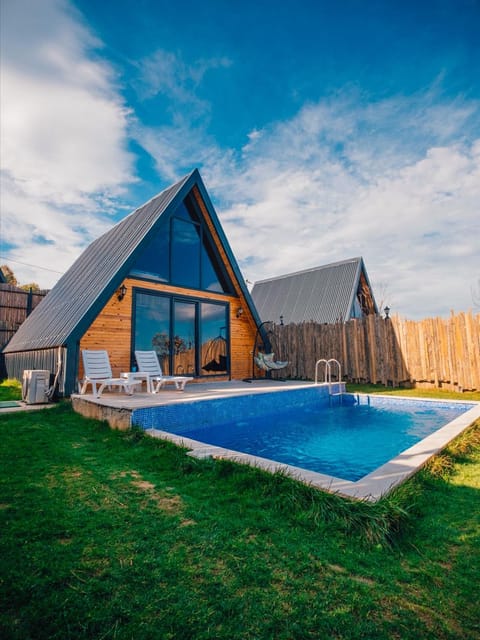 listing card gallery