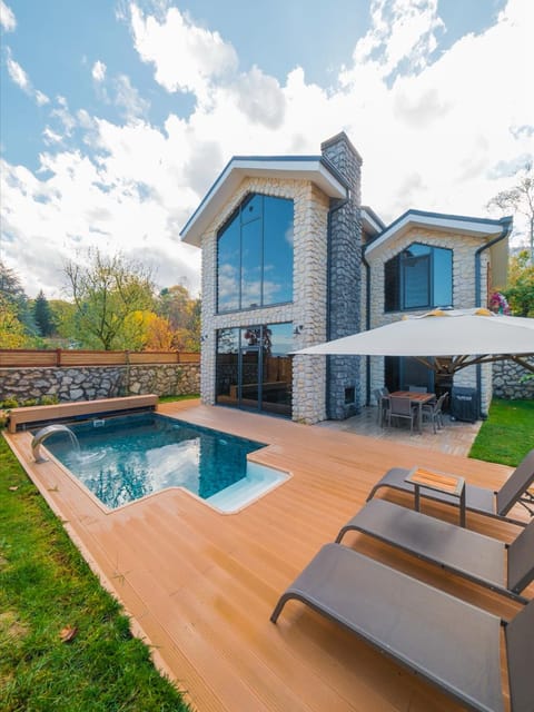 listing card gallery