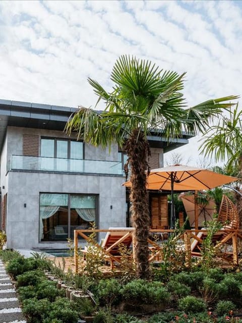 listing card gallery