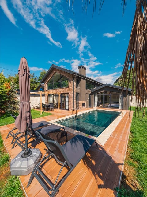 listing card gallery