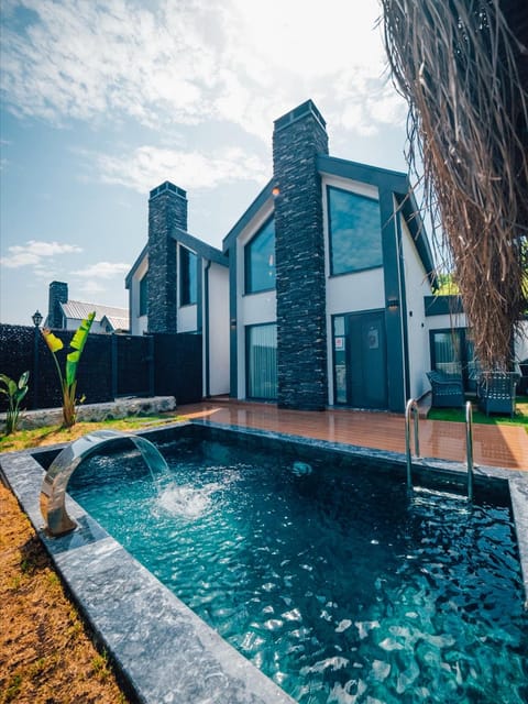 listing card gallery