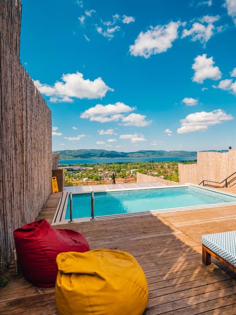 listing card gallery