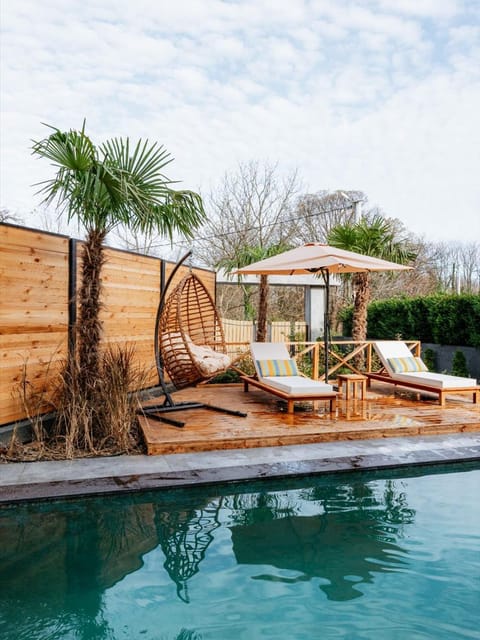 listing card gallery