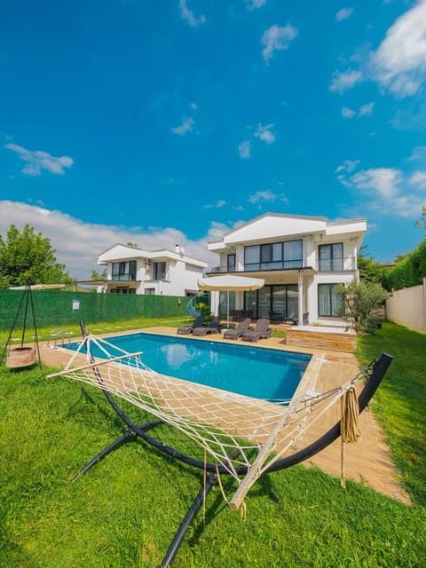 listing card gallery