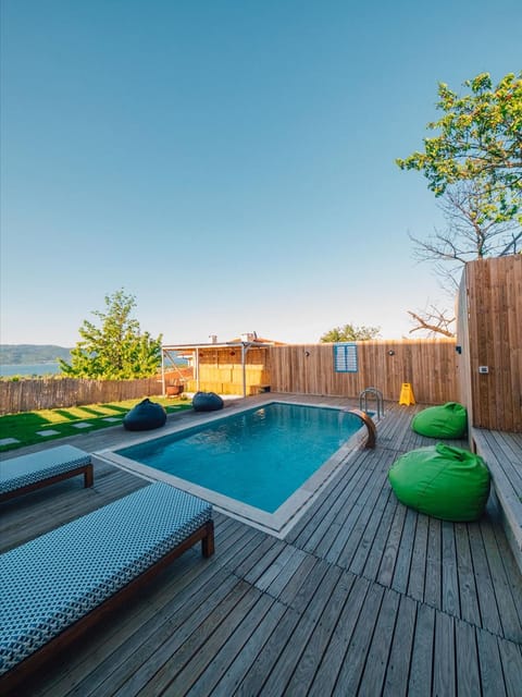 listing card gallery